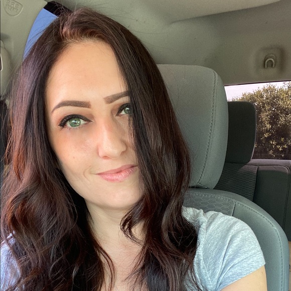 Meet your Posher, Amanda - Picture 2 of 2